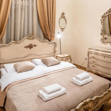 3 Bedrooms Royal Italian Style In An Austrian Building, Parking, Balcony Lviv Exteriör bild