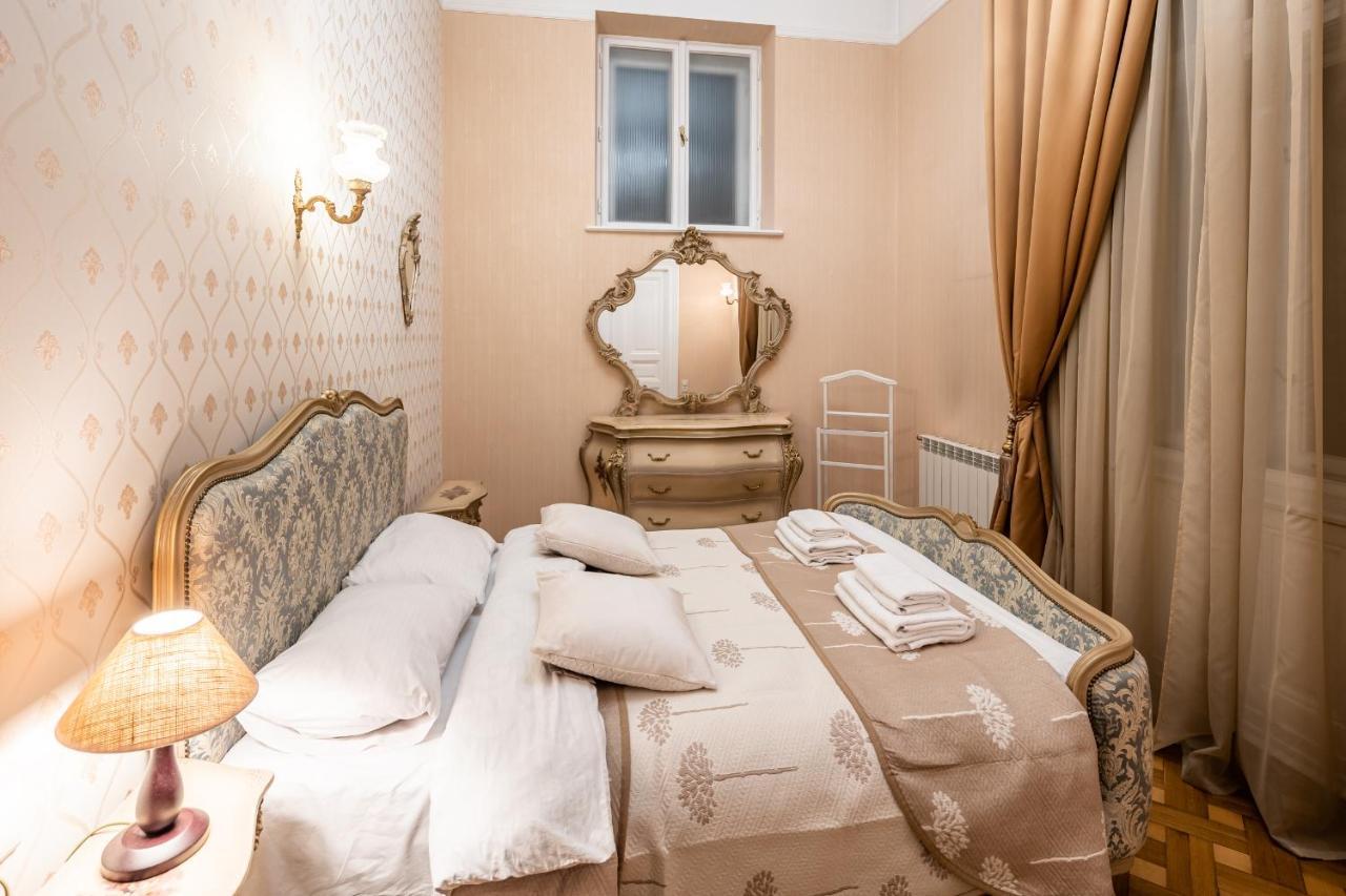 3 Bedrooms Royal Italian Style In An Austrian Building, Parking, Balcony Lviv Exteriör bild