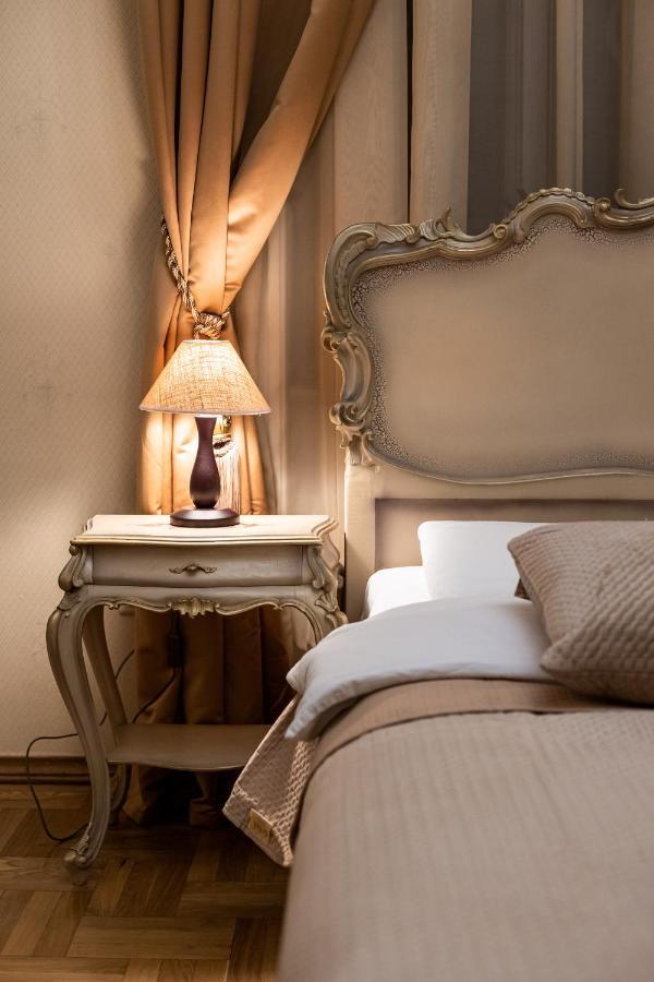 3 Bedrooms Royal Italian Style In An Austrian Building, Parking, Balcony Lviv Exteriör bild