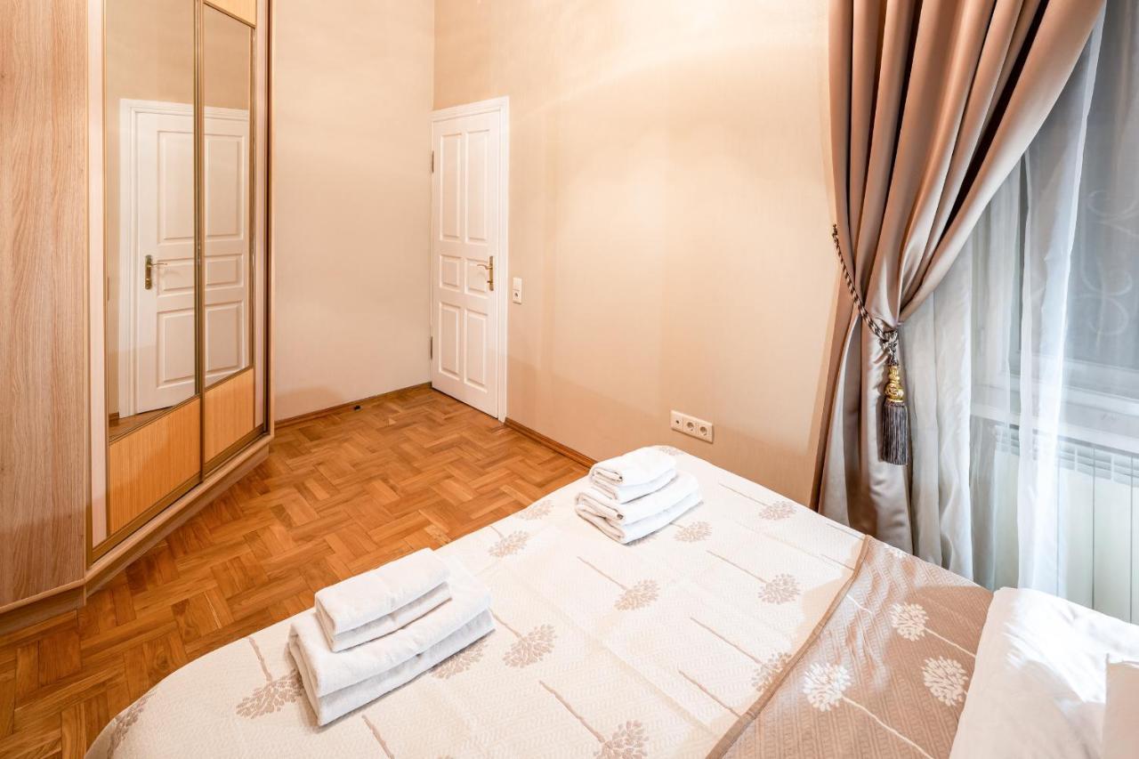 3 Bedrooms Royal Italian Style In An Austrian Building, Parking, Balcony Lviv Exteriör bild
