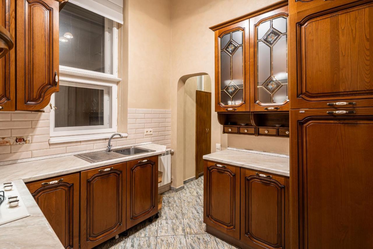 3 Bedrooms Royal Italian Style In An Austrian Building, Parking, Balcony Lviv Exteriör bild