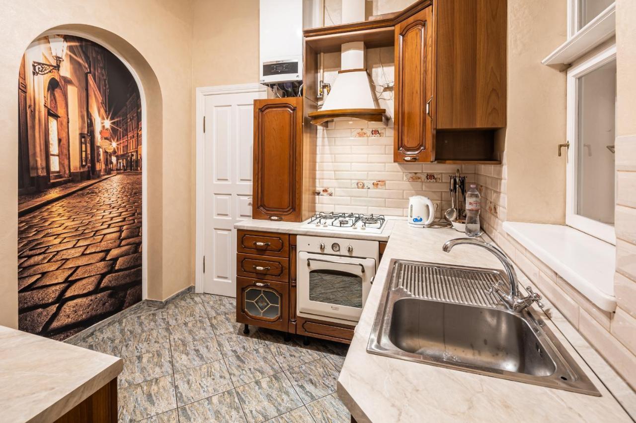 3 Bedrooms Royal Italian Style In An Austrian Building, Parking, Balcony Lviv Exteriör bild