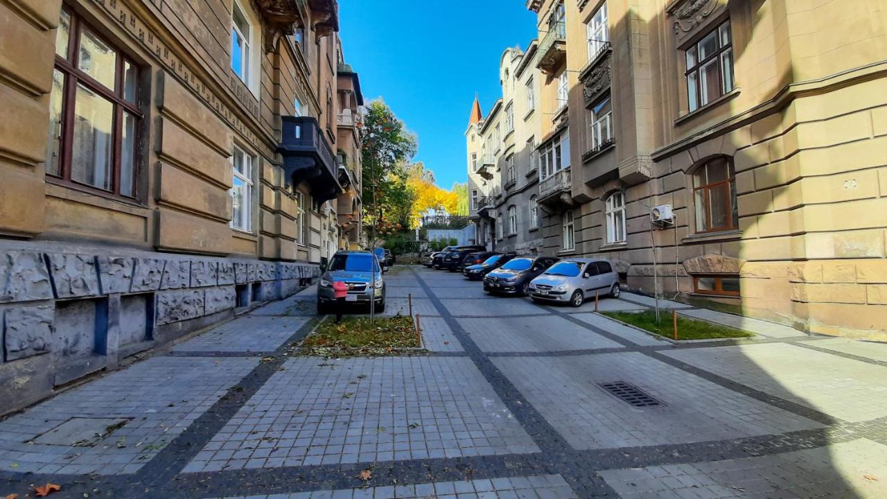 3 Bedrooms Royal Italian Style In An Austrian Building, Parking, Balcony Lviv Exteriör bild
