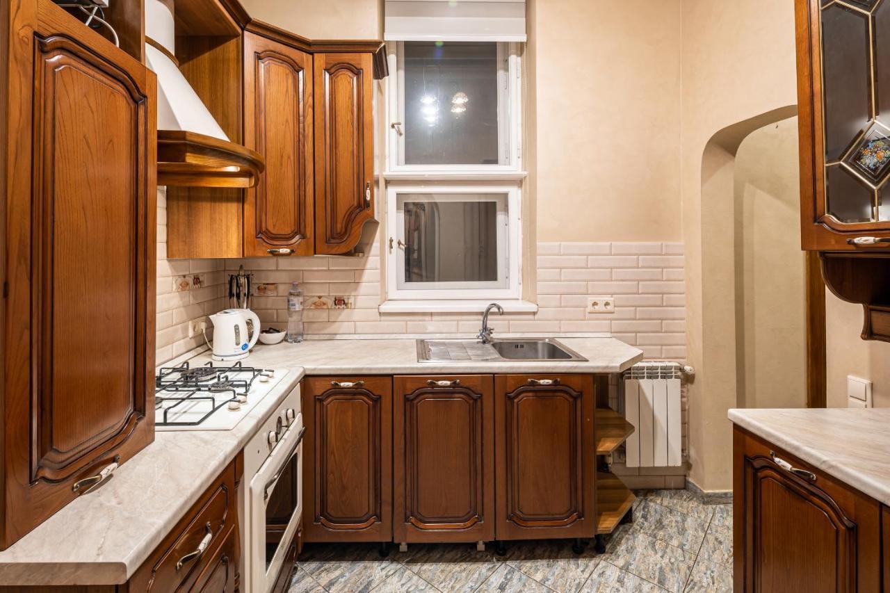 3 Bedrooms Royal Italian Style In An Austrian Building, Parking, Balcony Lviv Exteriör bild