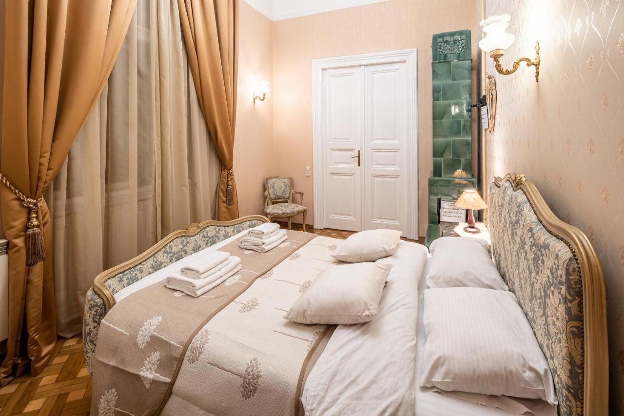 3 Bedrooms Royal Italian Style In An Austrian Building, Parking, Balcony Lviv Exteriör bild